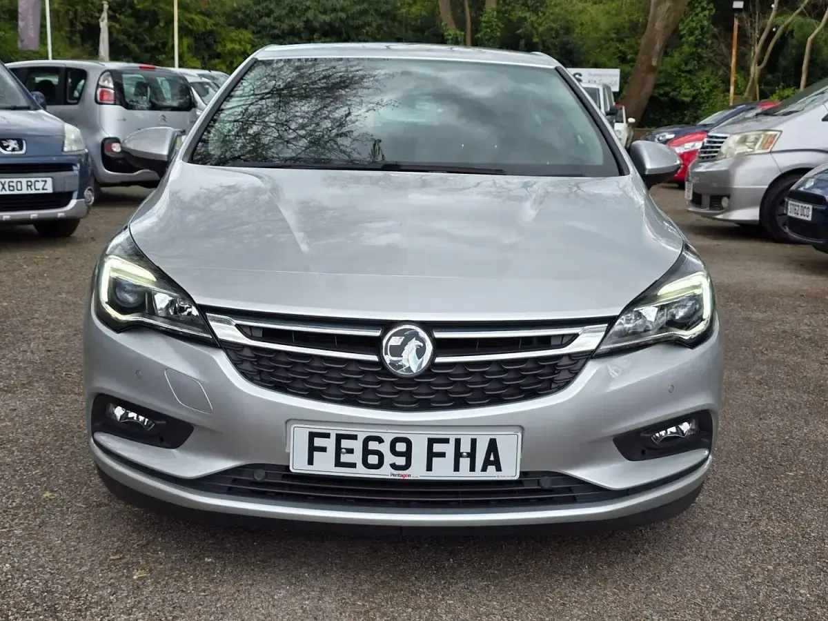 Used Vauxhall Astra Design Edition 110 HP (80 kW) 2019 Silver Hatchback