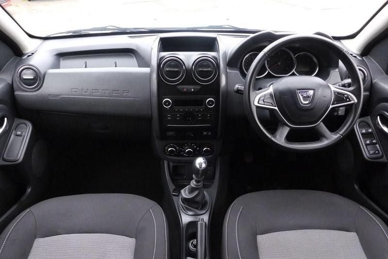 Used Dacia Duster Lauréate 110 HP (80 kW) 2017 White SUV