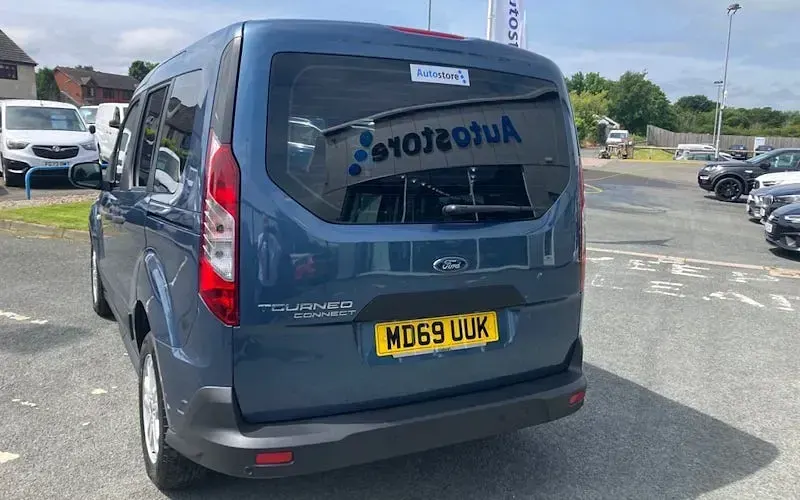 Used Ford Tourneo Connect Zetec 120 HP (88 kW) 2020 Blue MPV