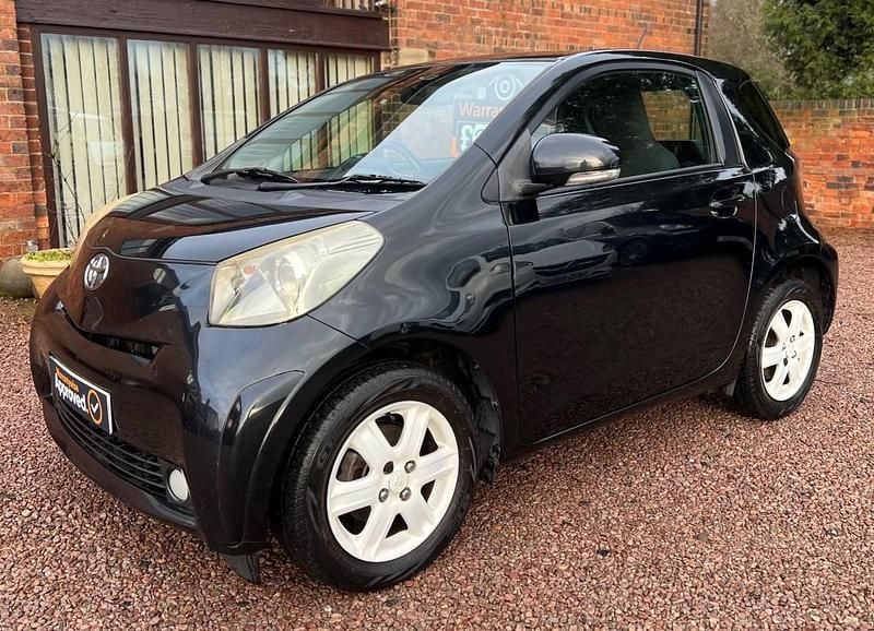 Used Toyota iQ 68 HP (50 kW) 2009 Black Hatchback