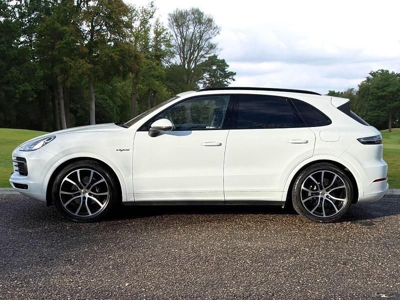 Used Porsche Cayenne 462 HP (339 kW) 2021 White SUV
