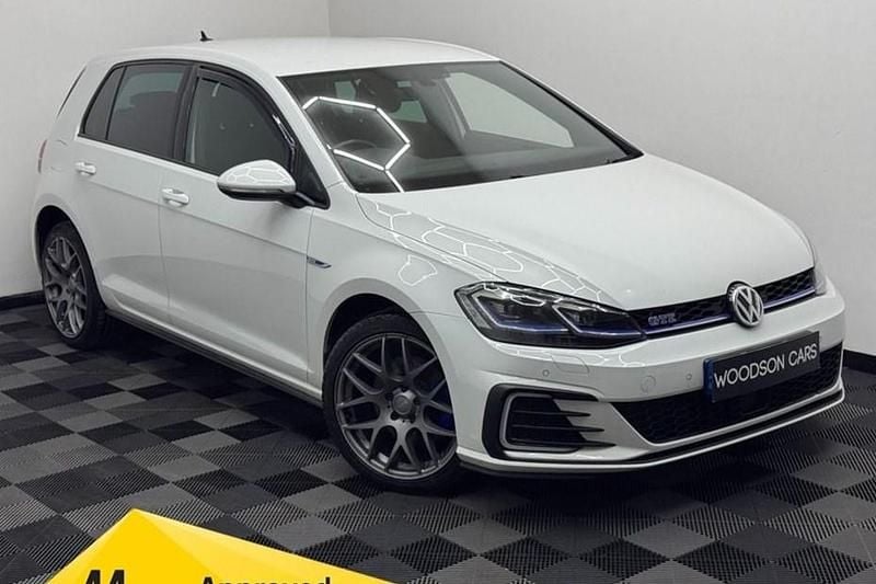 White Used 2017 VW Golf VII Advance Hatchback | £11,500 (Fair price) - Image 1/1