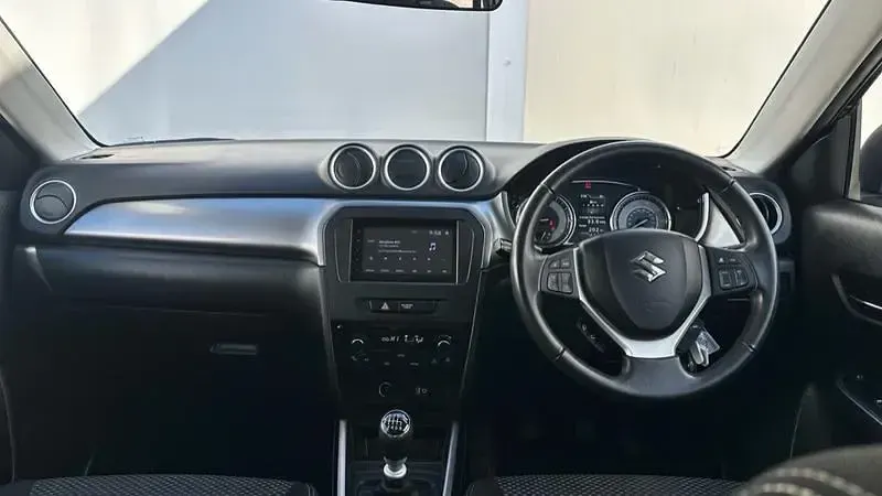 Second-hand Suzuki Vitara SZ-T 129 CP (94 kW) 2022 Negru SUV