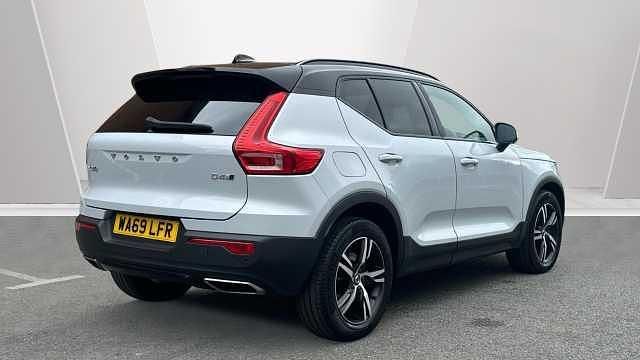 Used Volvo XC40 R-Design 190 HP (139 kW) 2019 Silver SUV