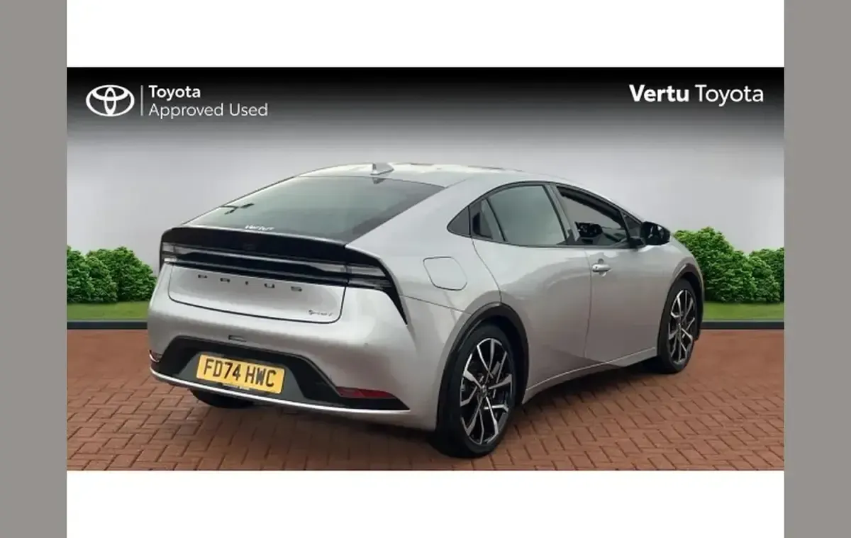 Used Toyota Prius 223 HP (164 kW) 2024 Silver Hatchback