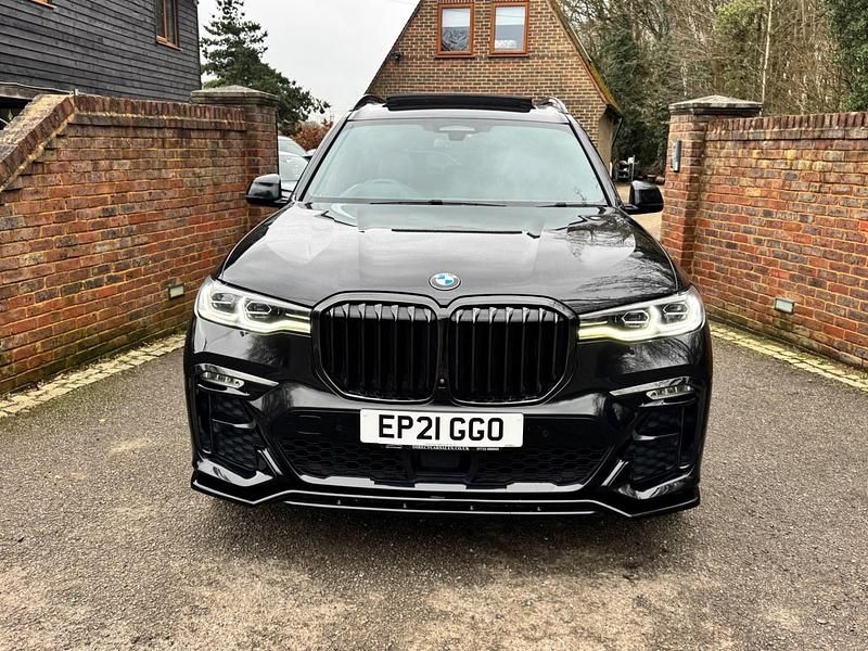 Usado BMW X7 M Sport 376 HP (276 kW) 2021 Preto SUV