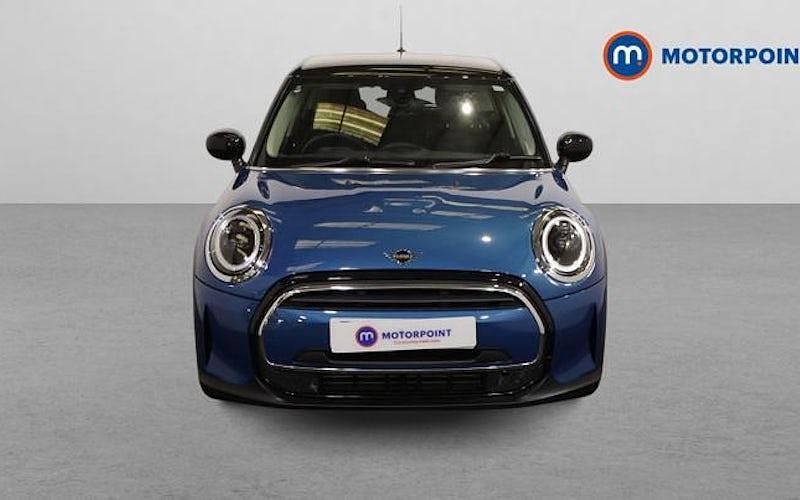 Begagnad Mini Cooper Classic 136 HK (100 kW) 2022 Blå Halvkombi