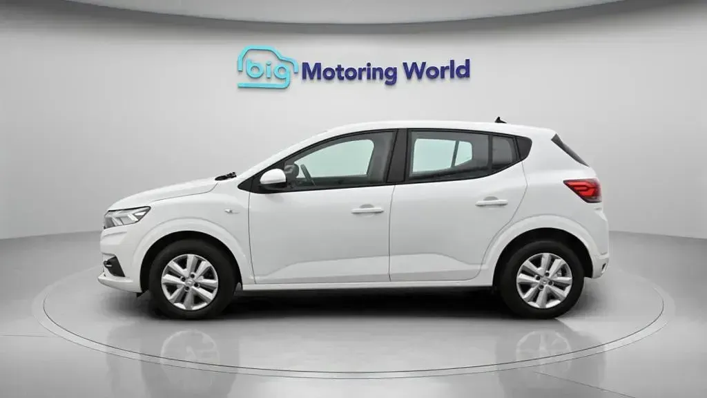 Used Dacia Sandero Comfort 90 HP (66 kW) 2022 White Hatchback