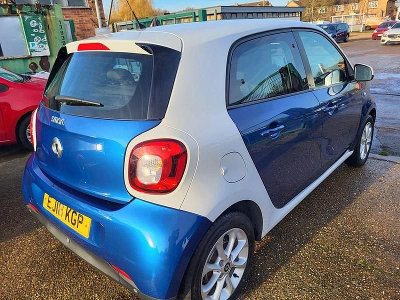 Used Smart ForFour Passion 90 HP (66 kW) 2018 White Hatchback