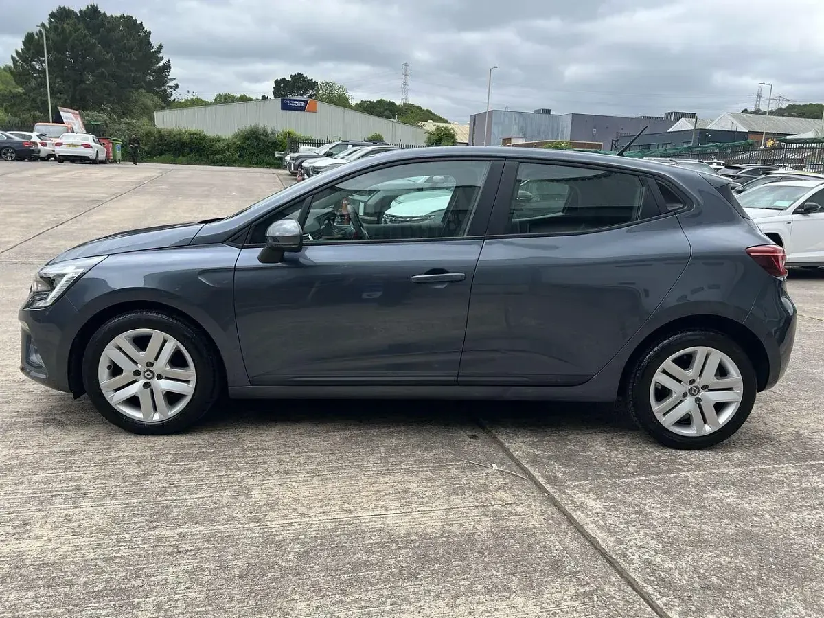 Used Renault Clio Play 89 HP (65 kW) 2021 Grey Hatchback