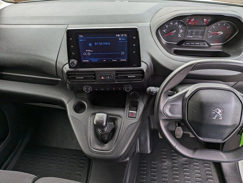 Image 3/4