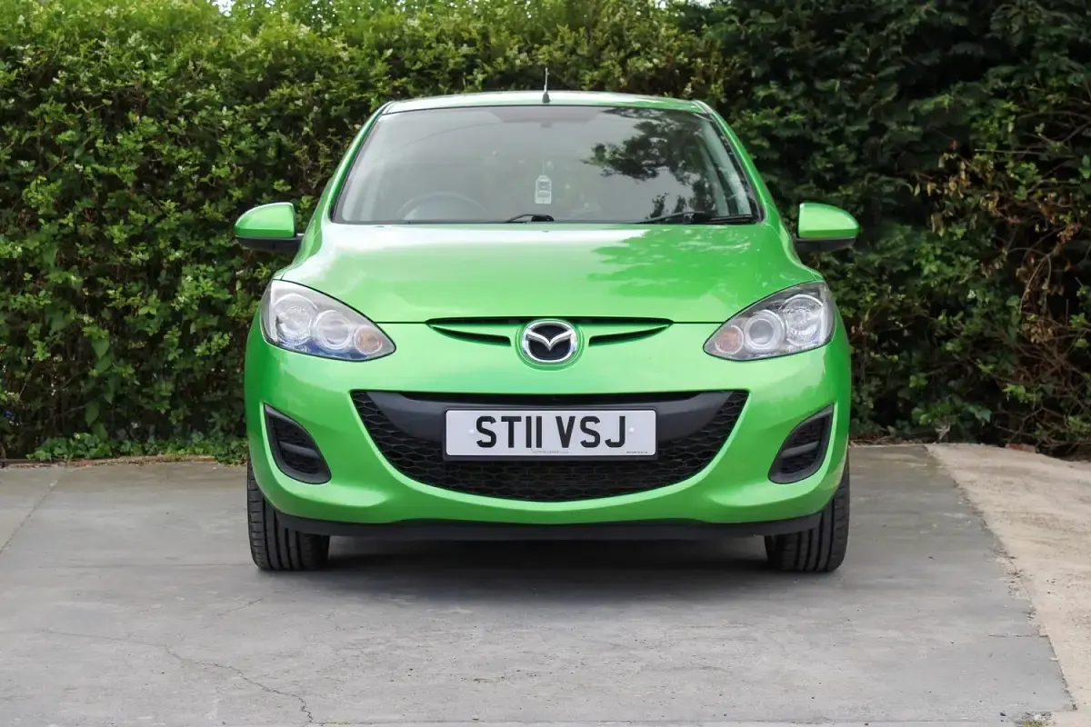 Used Mazda 2 82 HP (60 kW) 2011 Green Hatchback