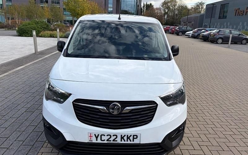 Used Vauxhall Combo S 131 HP (96 kW) 2022 White MPV