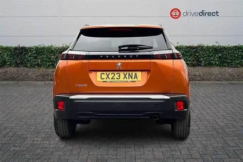 Begagnad Peugeot 2008 Active+ 2023 Orange SUV