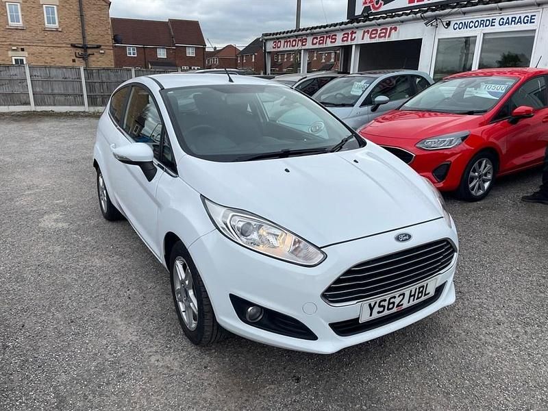 Used Ford Fiesta Zetec 82 HP (60 kW) 2013 White Hatchback