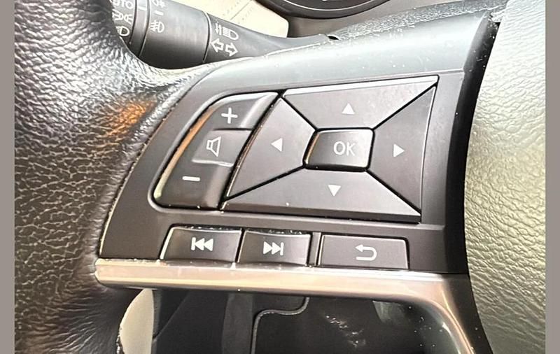 Used Nissan Micra Tekna 91 HP (66 kW) 2021 Red Hatchback