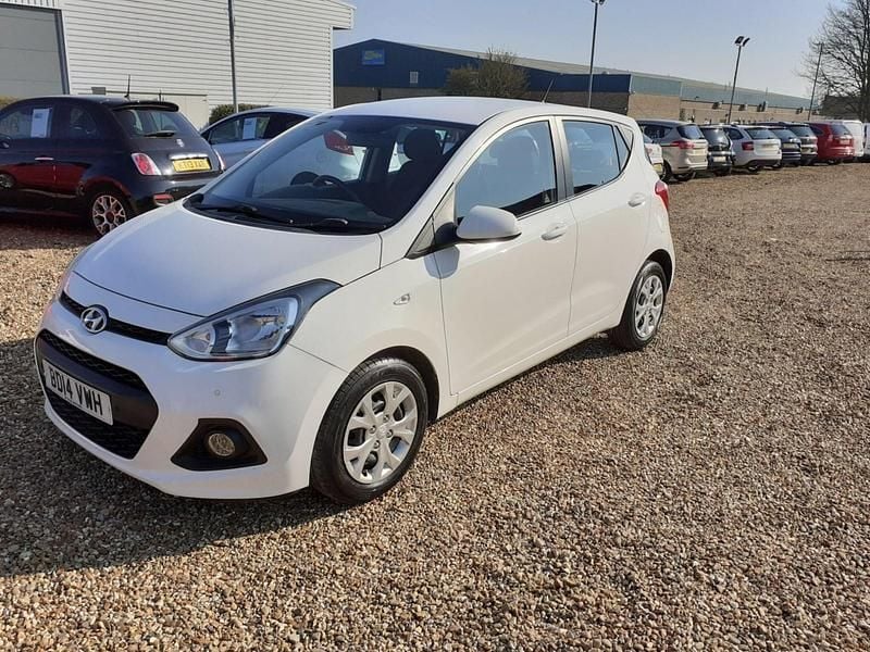 Used Hyundai i10 SE 67 HP (49 kW) 2014 White Hatchback