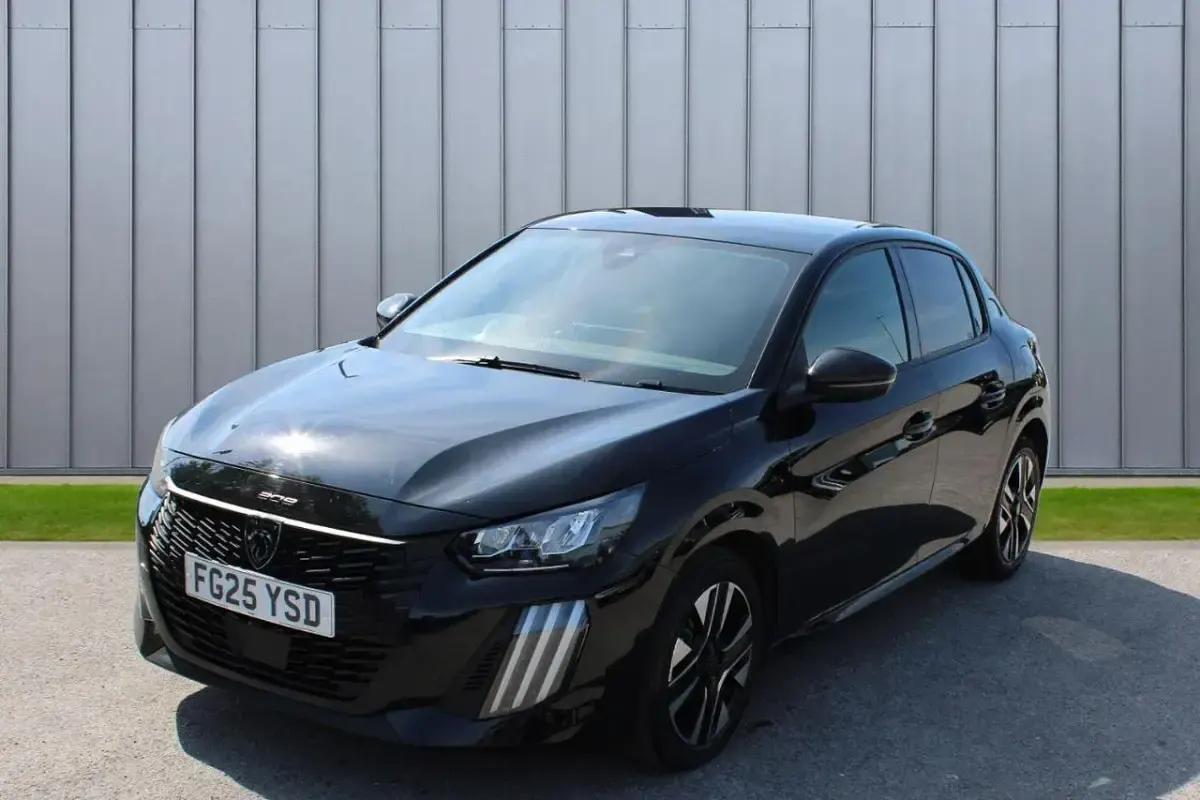 Used Peugeot 208 Allure 99 HP (72 kW) 2025 Black Hatchback