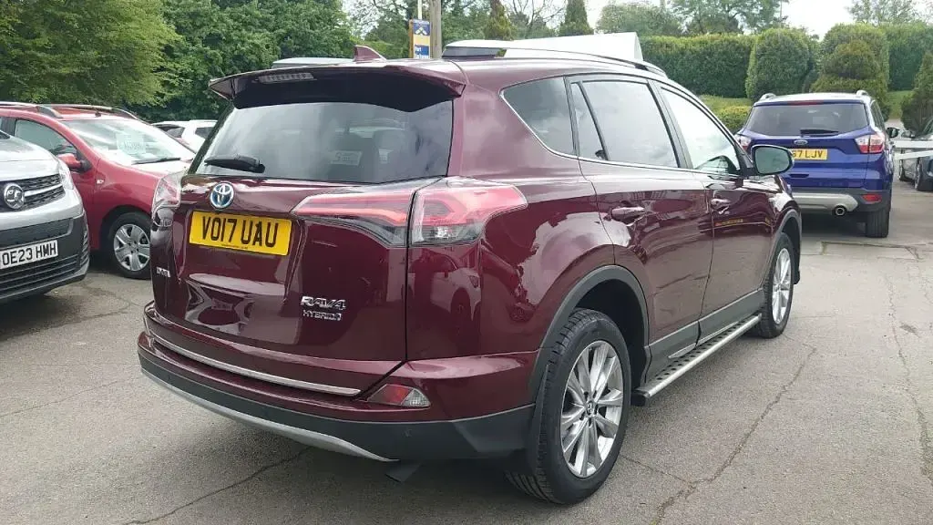 Used Toyota RAV4 197 HP (144 kW) 2017 Red SUV