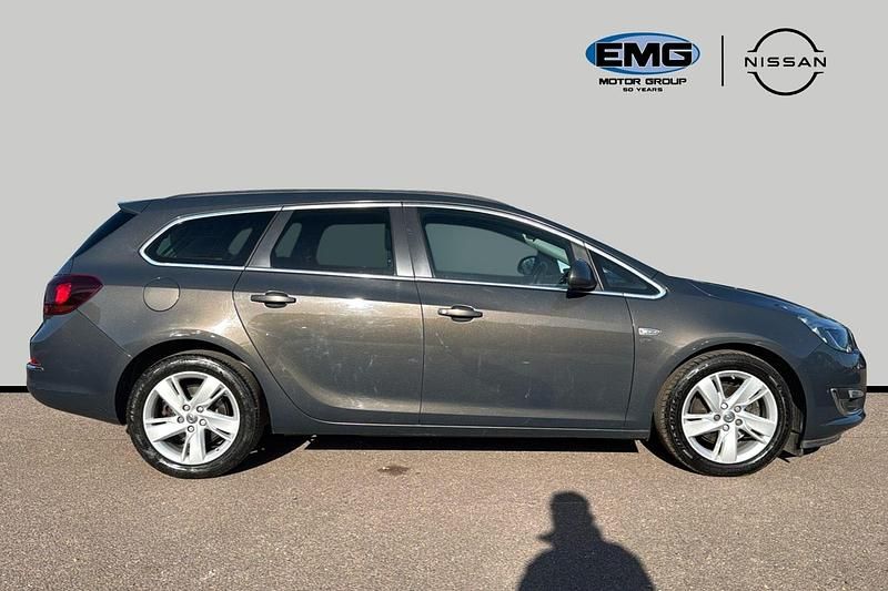 Used Vauxhall Astra SRi 165 HP (121 kW) 2014 Grey Estate