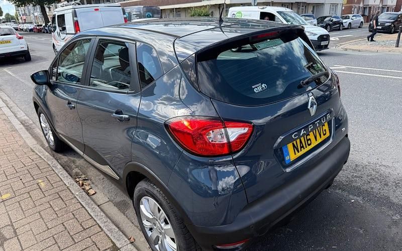 Used Renault Captur Dynamique 90 HP (66 kW) 2016 Beige SUV