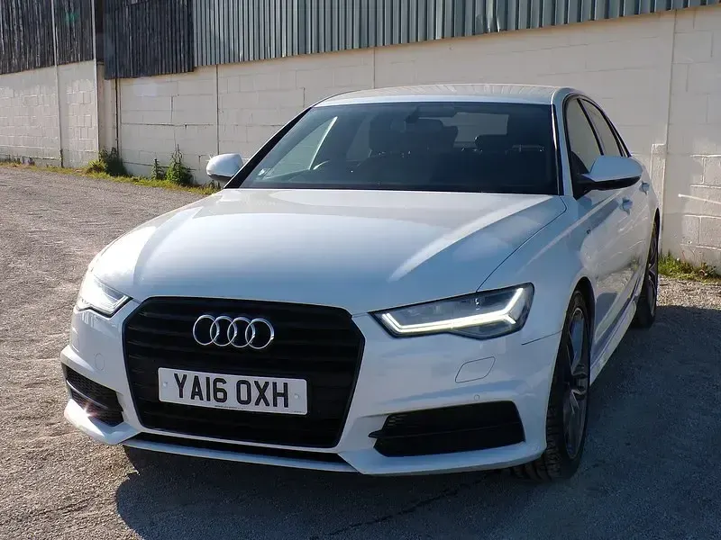 Usado Audi A6 Black Edition 190 HP (139 kW) 2016 Branco Sedan