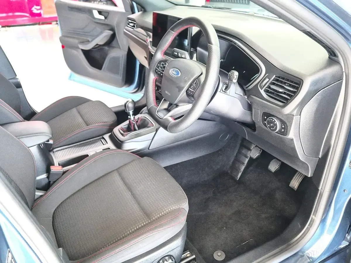 Used Ford Focus ST-Line 2022 Blue Estate