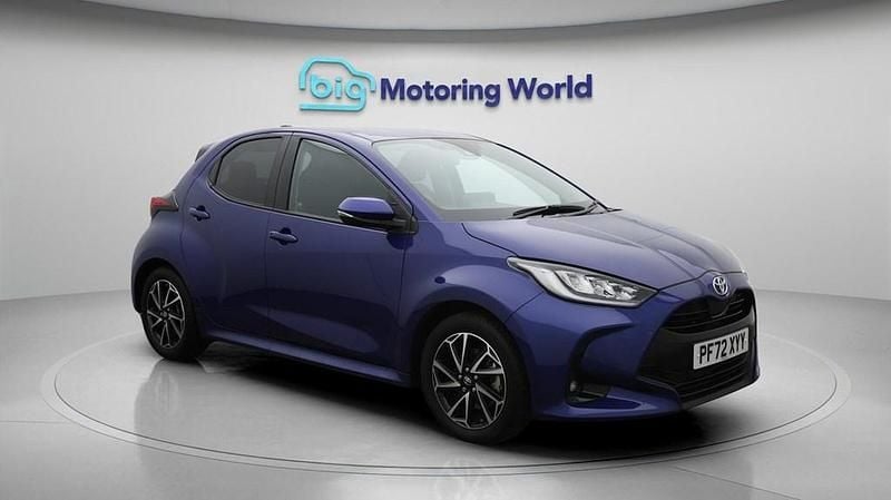 Used Toyota Yaris Hybrid Design 116 HP (85 kW) 2023 Blue Hatchback