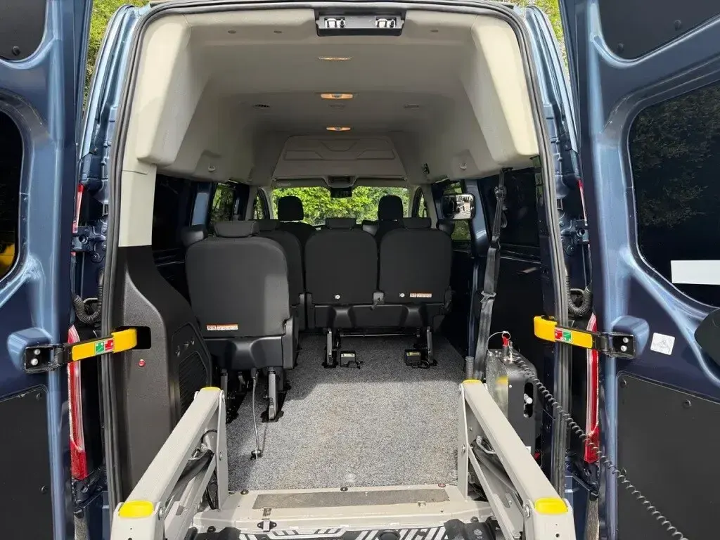 Used Ford Tourneo Custom Trend 130 HP (95 kW) 2023 Blue Van