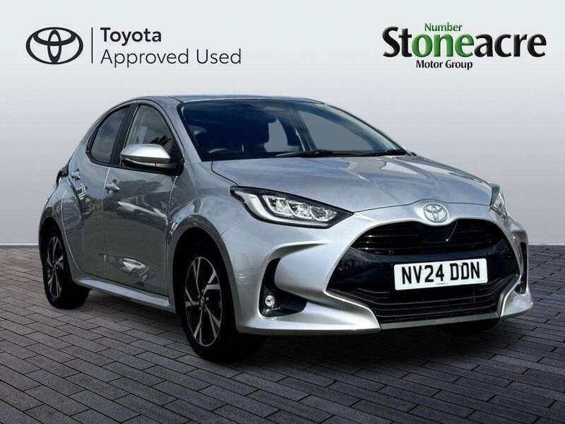 Silver Used 2024 Toyota Yaris Hybrid Design Hatchback | £19,000 (Fair price) - Image 1/4