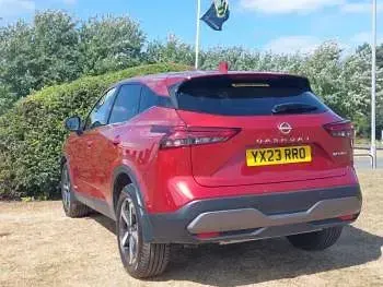 Used Nissan Qashqai N-Connecta 190 HP (139 kW) 2023 Red SUV