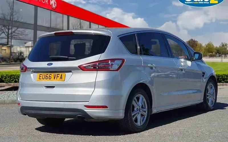 Begagnad Ford S-MAX Titanium 150 HK (110 kW) 2018 Minibuss