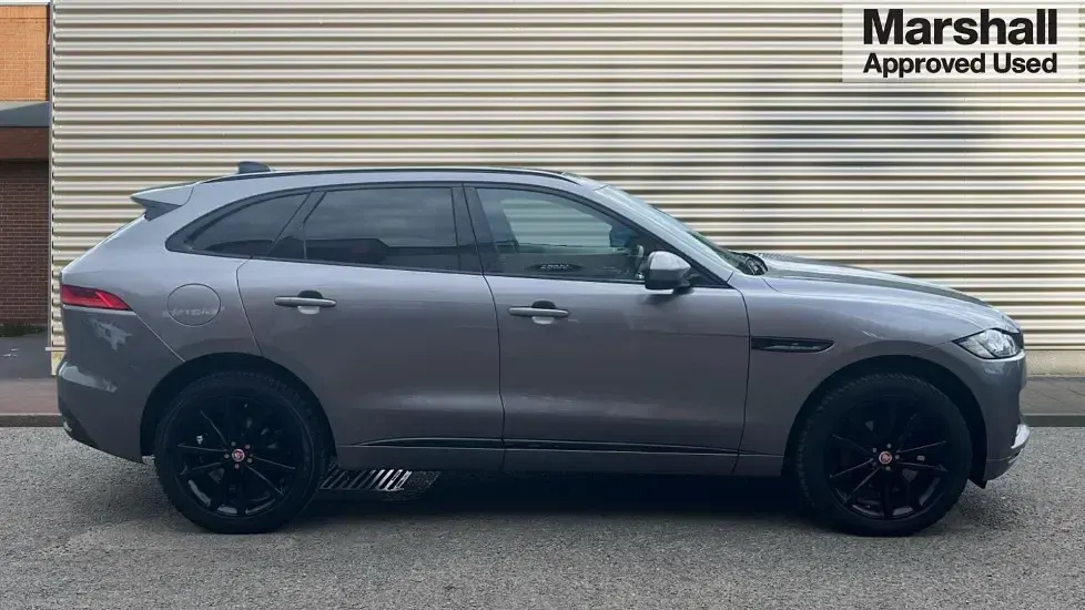 Usado Jaguar F-Pace Chequered Flag 180 HP (132 kW) 2019 Cinzento SUV