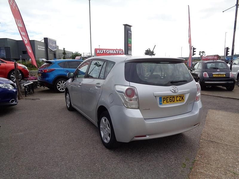 Used Toyota Verso T2 132 HP (97 kW) 2010 Silver MPV
