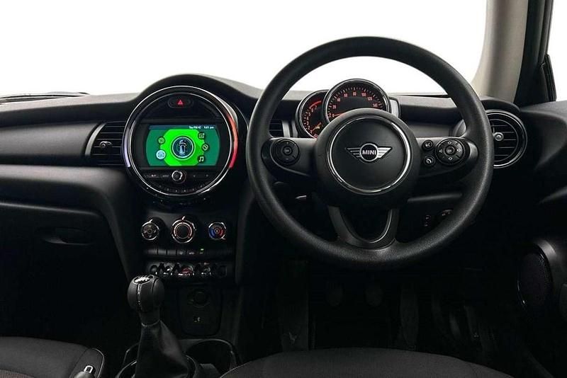 Used Mini ONE Classic 101 HP (74 kW) 2020 White Hatchback