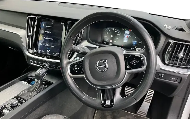 Usado Volvo S60 R-Design 250 HP (183 kW) 2019 Branco Sedan
