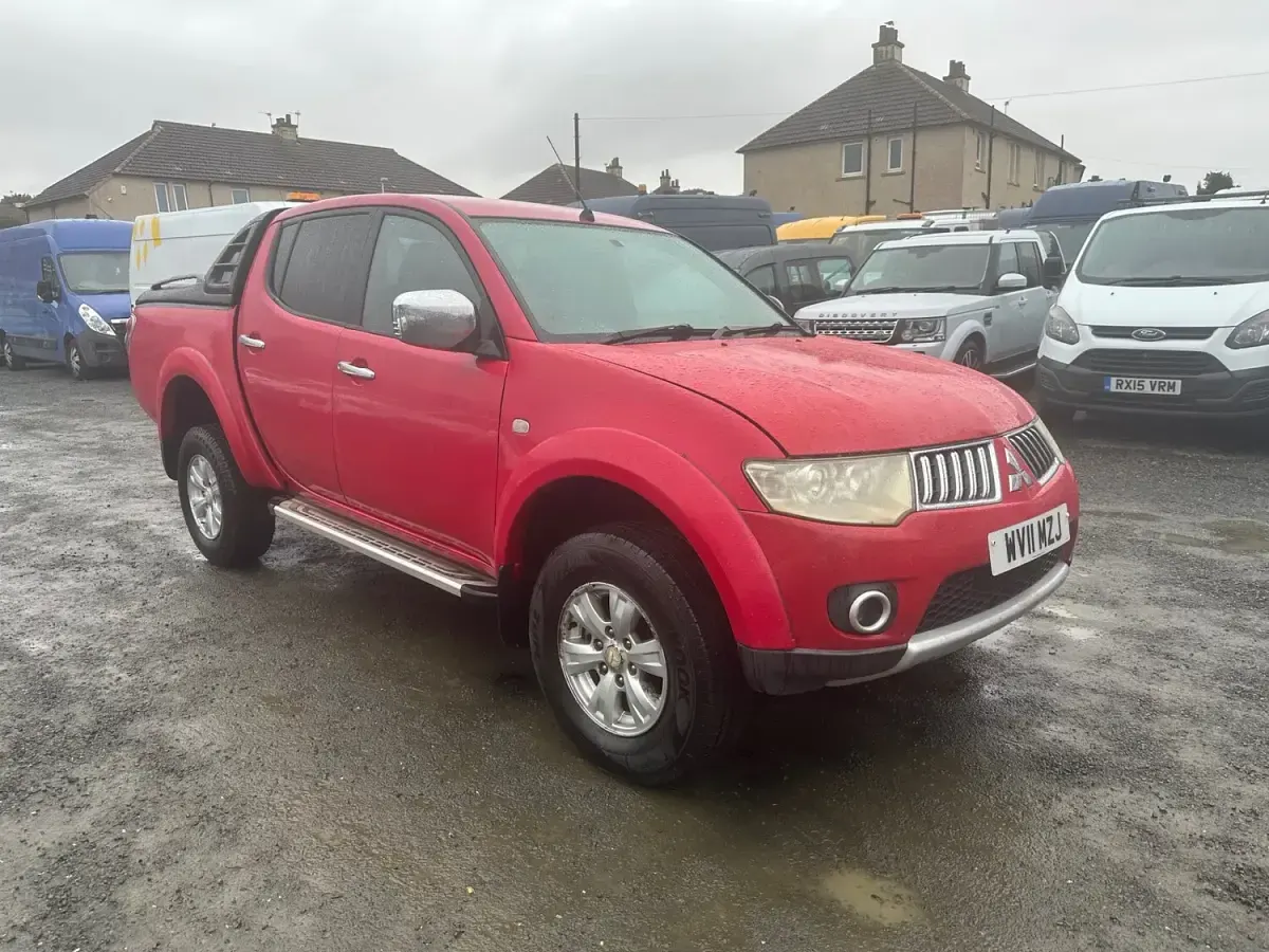Used Mitsubishi L200 134 HP (98 kW) 2011 Red Pickup