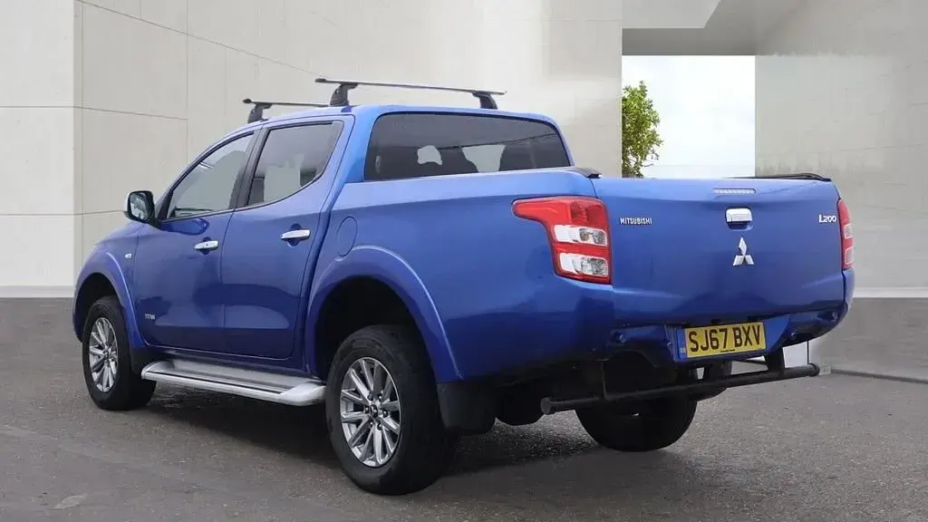 Used Mitsubishi L200 2017 Blue Pickup