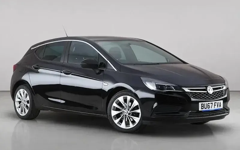 Used Vauxhall Astra Design Edition 105 HP (77 kW) 2017 Hatchback