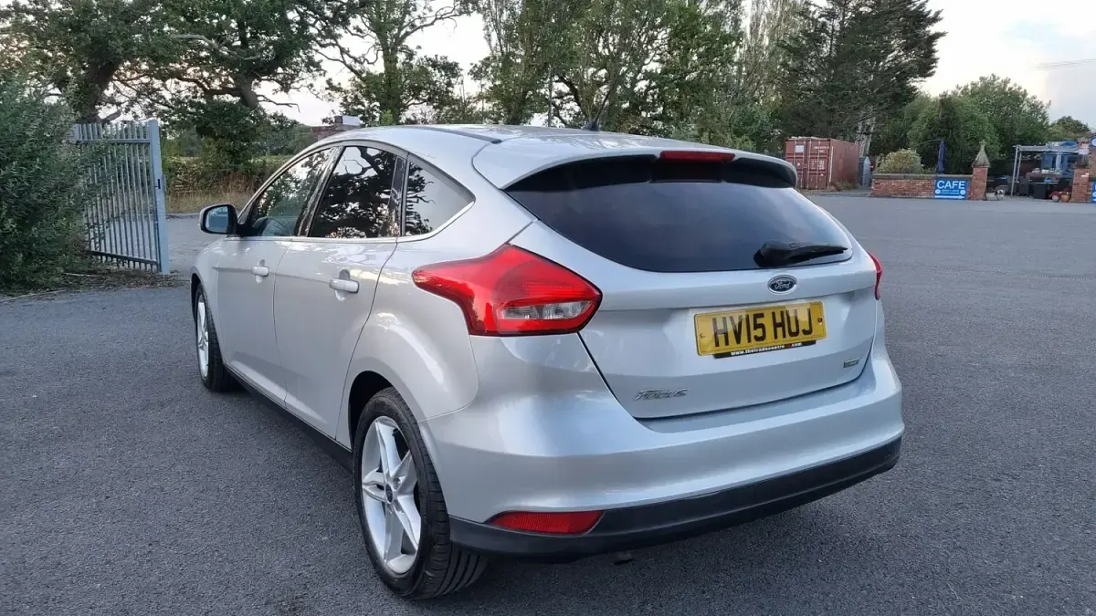 Used Ford Focus Zetec 125 HP (91 kW) 2015 Silver Hatchback