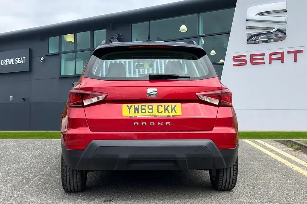Begagnad Seat Arona SE Technology 2020 Röd SUV