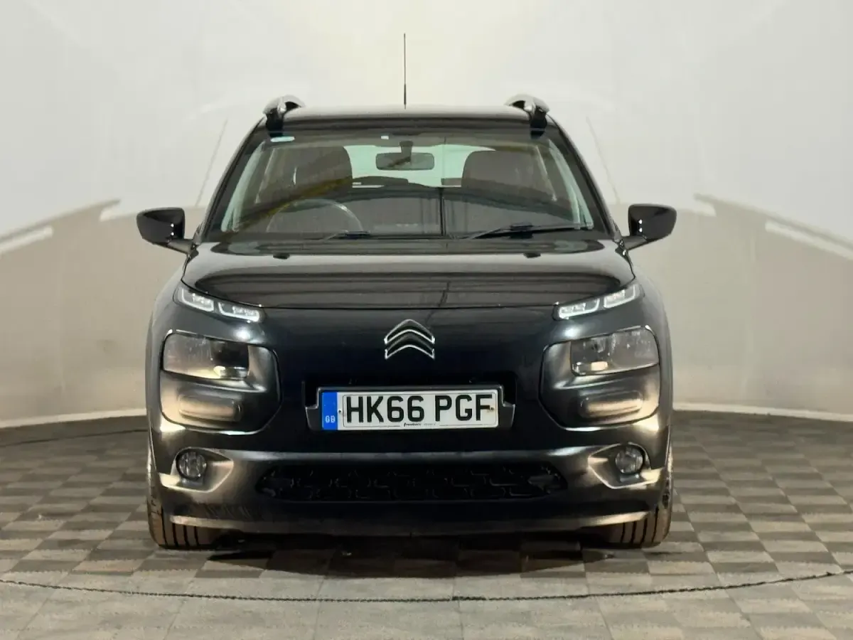 Used Citroën C4 Cactus Feel 98 HP (72 kW) 2017 Black Hatchback