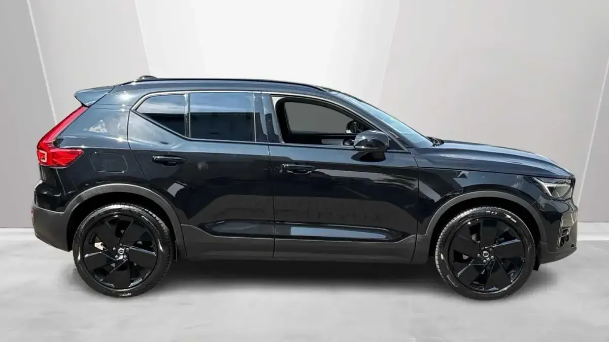 Used Volvo XC40 Plus 194 HP (142 kW) 2025 Black SUV