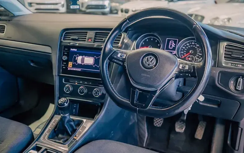 Used VW Golf VII SE 110 HP (80 kW) 2018 Silver Hatchback