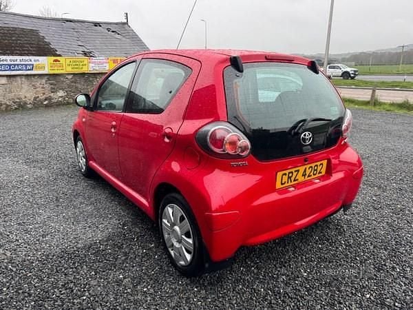 Used Toyota Aygo 68 HP (50 kW) 2011 Red Hatchback
