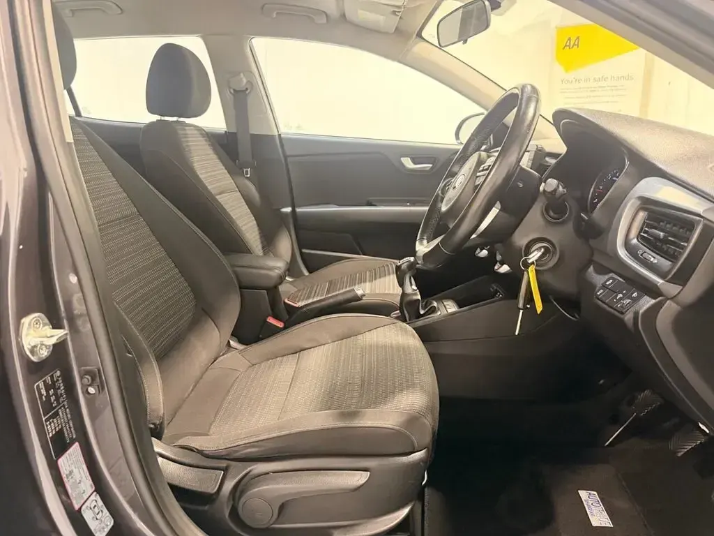 Used Kia Stonic 108 HP (79 kW) 2018 Grey SUV