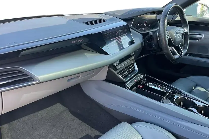 Used Audi e-tron GT quattro Comfort 384 kW (523 HP) 2022 Kemora grey Sedan