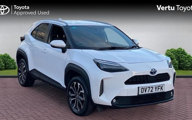 Used 2025 Toyota Yaris Hybrid Design Estate | £18,474 (Super price) - Image 1/4