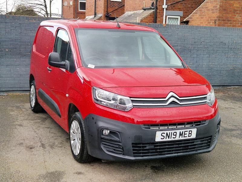 Used Citroën Berlingo 75 HP (55 kW) 2019 Red MPV