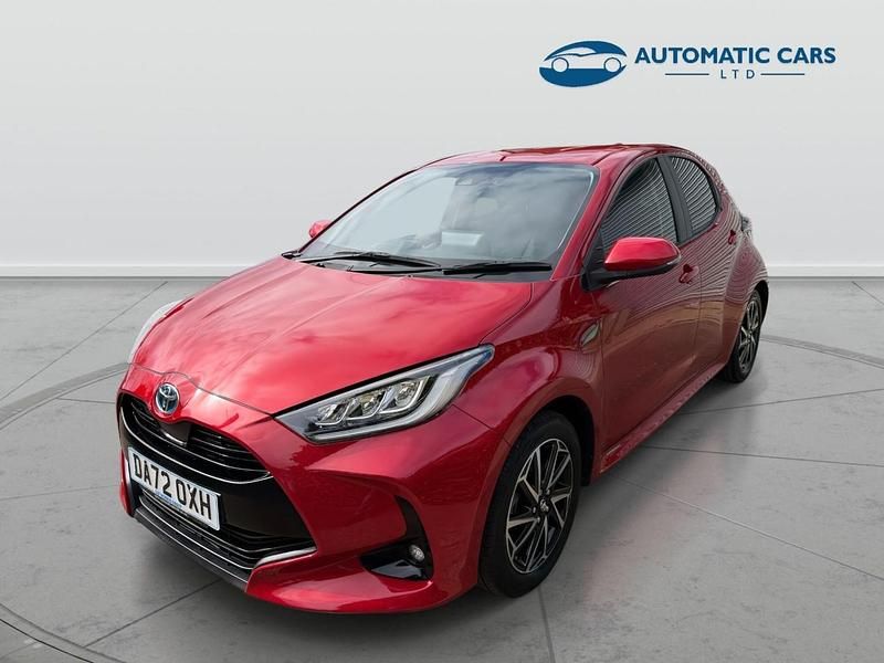 Used Toyota Yaris Hybrid Design 116 HP (85 kW) 2022 Red Hatchback